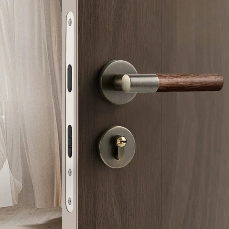 Poignée de porte bois avec serrure – chambre, base argentée