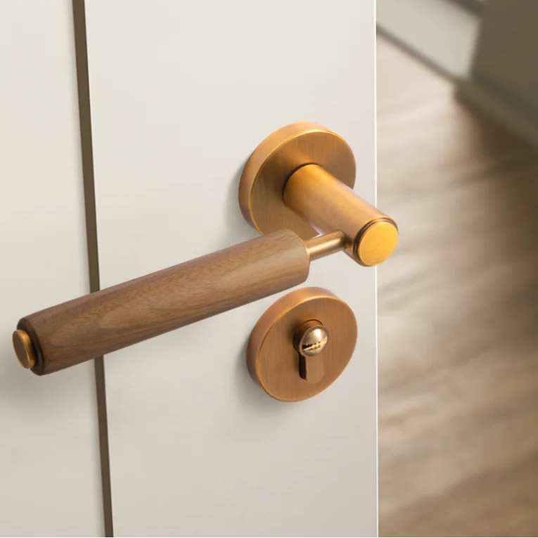 Poignée de porte bois foncé et bronze doré – avec serrure