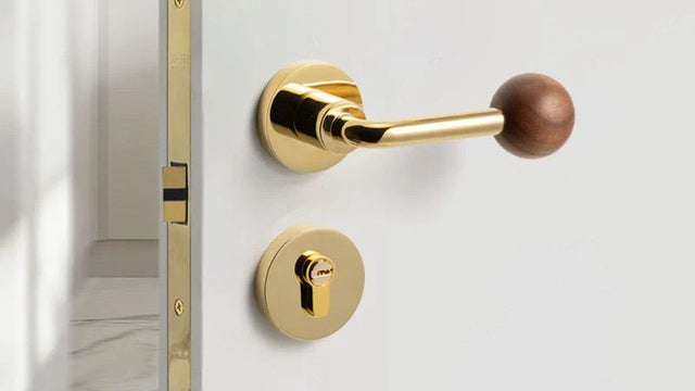 Poignée de porte en noyer massif à béquille boule