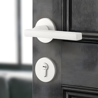 Poignée de Porte Blanche, Béquille Rectangulaire, Serrure à Clé, Entraxe 58 mm, vue 2