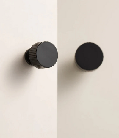 Bouton de Meuble Cylindrique Strié Noir en Laiton, 28 ou 35 mm