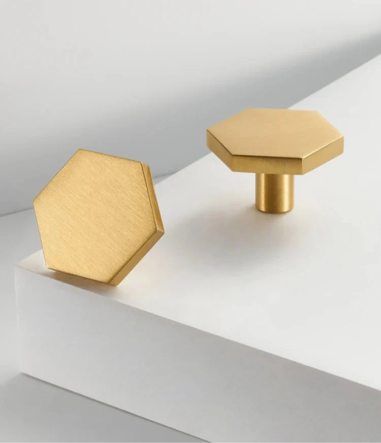 Bouton de Meuble Hexagonal en Laiton Or Brossé