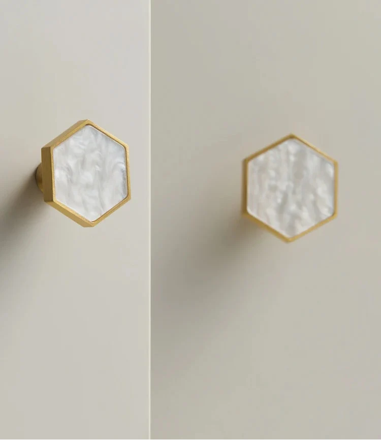 Bouton de Meuble Naturel Blanc Effet Marbre en Laiton