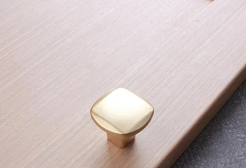 Bouton de Meuble Carré en Aluminium - Finition Or Brossé