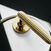 Poignée de Porte Intérieure Cannelée sur Rosace, Béquille Ovale en Zinc, vue 4