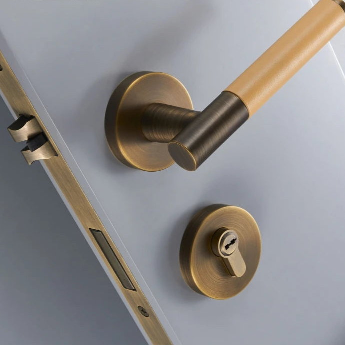 poignée de porte en laiton massif avec cuir beige et serrure complète
