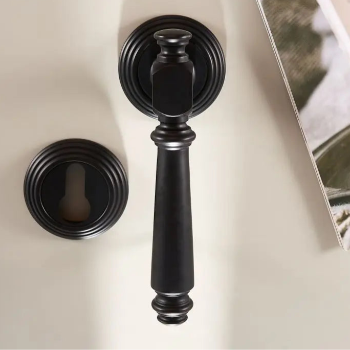 Poignée de porte noire – Style classique sur rosaces – Sans serrure