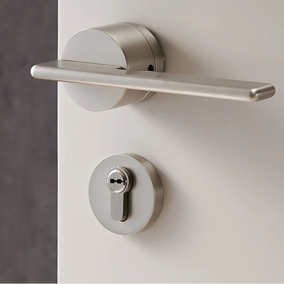 Poignée de porte intérieure chromée avec rosace de clé – Laiton massif design rond