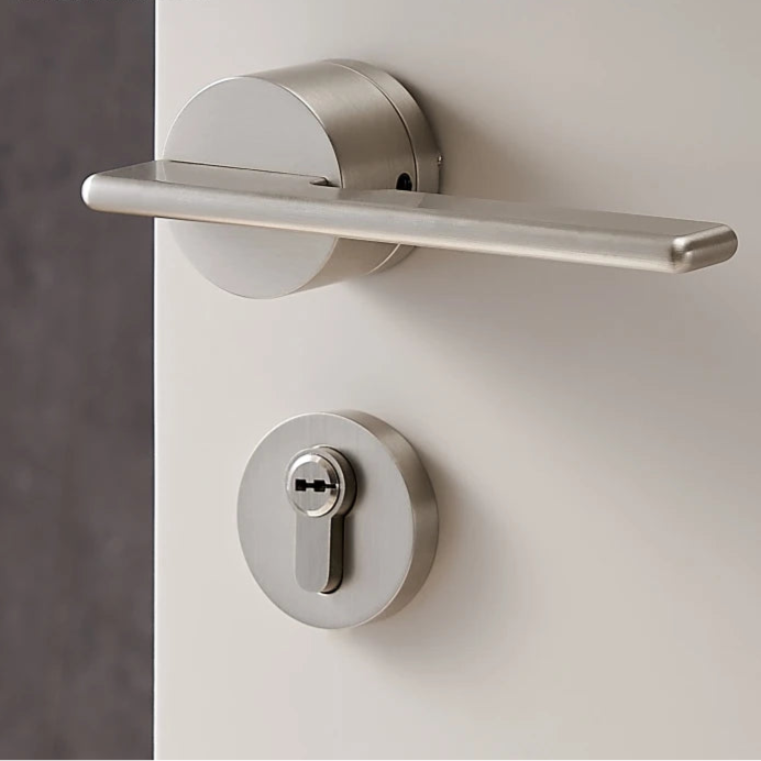 Poignée de porte intérieure chromée avec rosace de clé – Laiton massif design rond