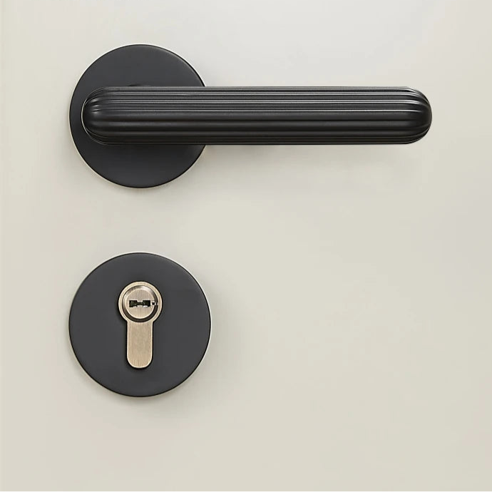 Poignée de Porte Noire à Sillons Fins avec Serrure et Cylindre