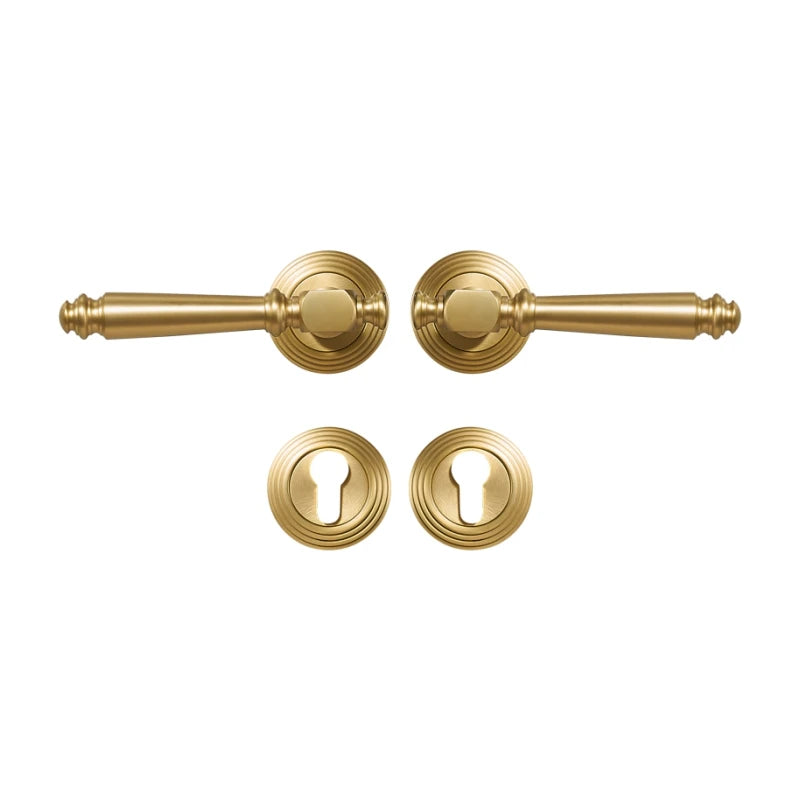 Poignée de porte dorée en laiton massif – Style classique avec rosaces – Entraxe standard