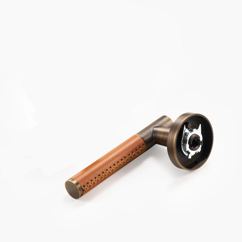poignée de porte en laiton massif et cuir orange sans serrure