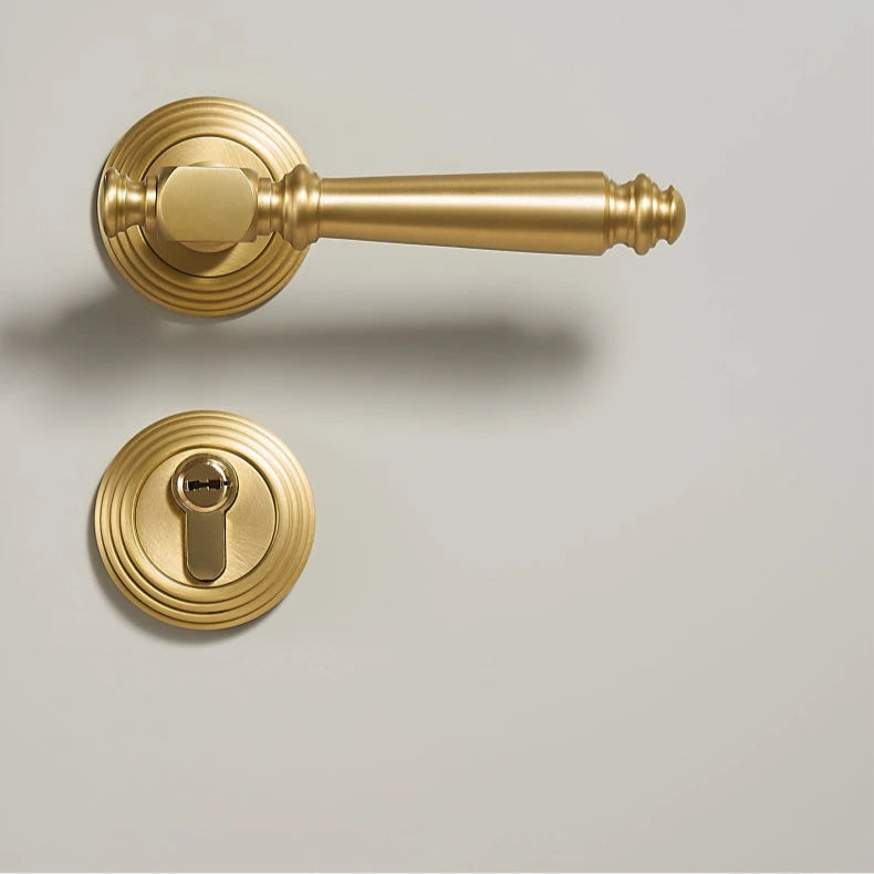 Poignée de porte dorée en laiton massif – Style classique avec rosaces – Entraxe standard