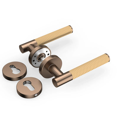 https://cdn.shopify.com/s/files/1/1012/9014/8165/files/POIGNEE_DE_PORTE_MARRON.webp?v=1773410586