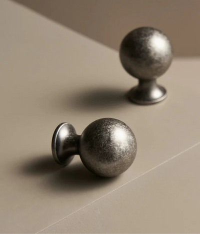 Poignée de Meuble Univers des Poignées, Style Antique Gris Béton