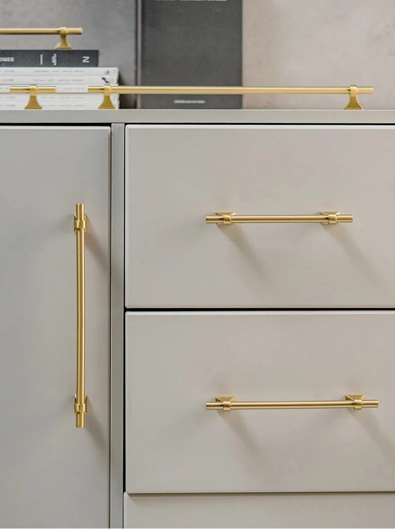 Poignée de Meuble Design en Laiton Satiné pour Dressing