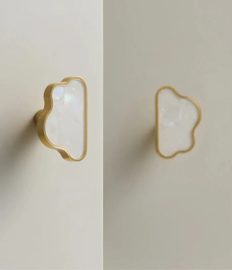 Bouton de Meuble Forme Nuage Blanc Nacré et Doré, 37 mm