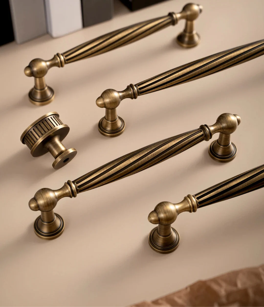 Poignée de Meuble Torsadée en Laiton, Effet Bronze