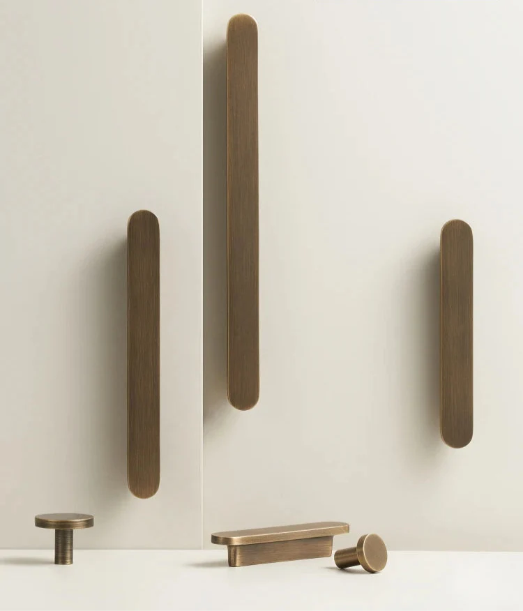 Poignée de Meuble Ultra Plate en Laiton, Bronze Brossé