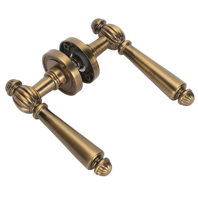 Poignée de Porte Rétro en Laiton Bronzé avec Serrure à Clé, Béquille Ornée, vue 2