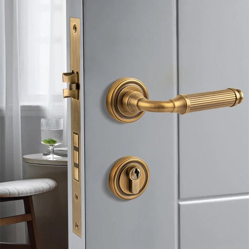 Poignée de Porte Ancienne en Laiton Massif Doré avec Serrure