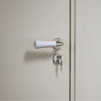 Poignée de Porte Blanche en Porcelaine, Base Chromée, Serrure Magnétique et Clés, vue 2