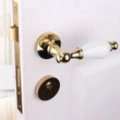 Poignée de Porte Porcelaine Blanche Facettée sur Base Dorée avec Serrure