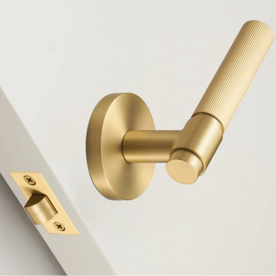 Poignée de porte dorée verticale en laiton massif – Design rainuré moderne – Sans serrure