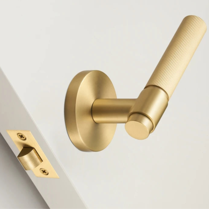 Poignée de porte dorée sans serrure – Design rainuré en laiton massif pour passage intérieur