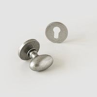 Bouton de Porte Ovale Laiton Argent Vieilli sur Rosaces, sans Serrure, vue 2