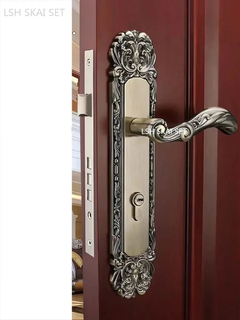 Poignée de Porte Ornée sur Plaque avec Serrure à Larder, Entraxe 85 mm, vue 3