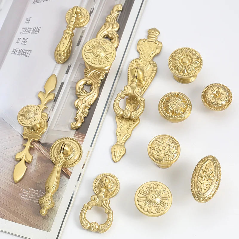 Poignées et Boutons de Meuble en Laiton Doré Style Ancien à la Pièce, 26 Articles