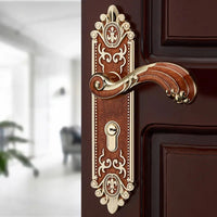 Poignée de Porte Baroque sur Plaque avec Serrure à Clé, 4 Finitions, vue 4