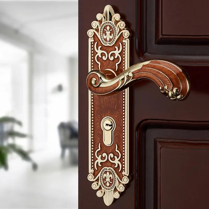 Poignée de Porte Baroque sur Plaque avec Serrure à Clé, 4 Finitions, vue 4