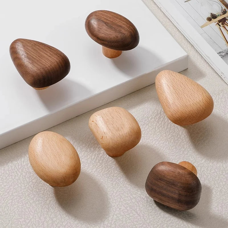 Bouton de Meuble Galet en Bois de Hêtre ou de Noyer