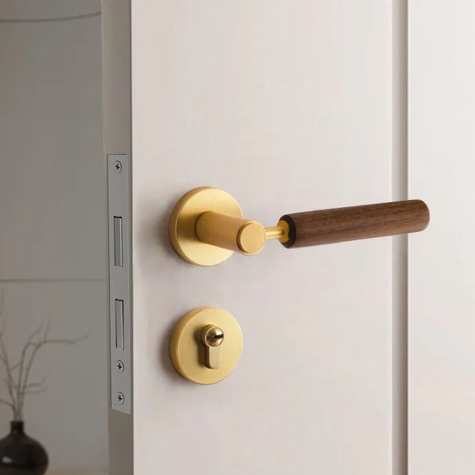 Poignée de porte en bois – Laiton doré et serrure magnétique silencieuse