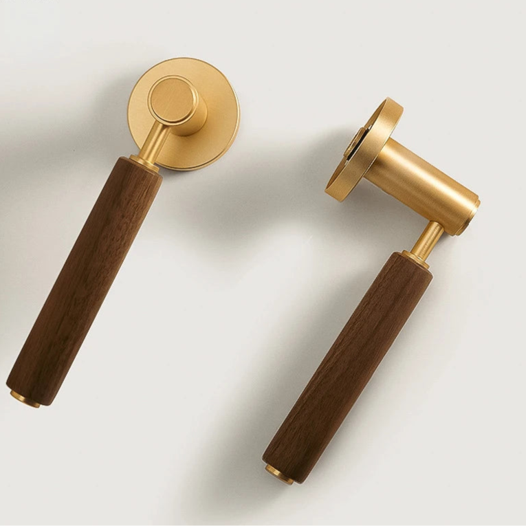 Poignée de porte en bois – Laiton doré et manche bois foncé avec serrure