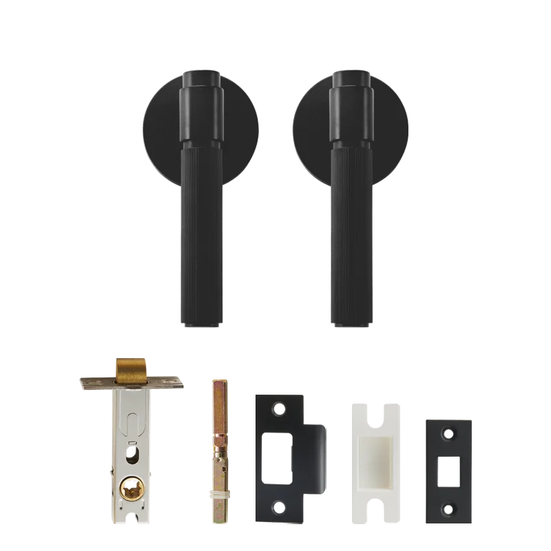 Poignée de porte noire design rainuré – Laiton massif avec ressort de rappel