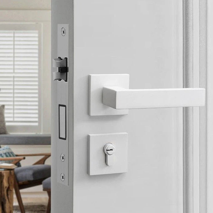 Poignée porte d’entrée blanche avec serrure moderne en aluminium