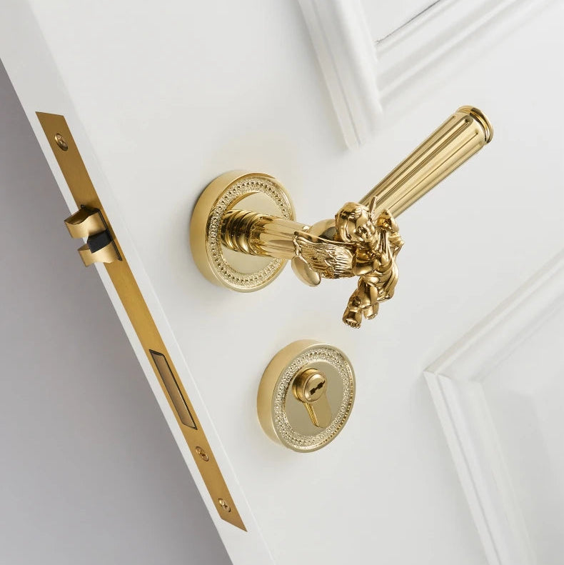 Poignée de porte dorée vintage avec ange sculpté – Style baroque