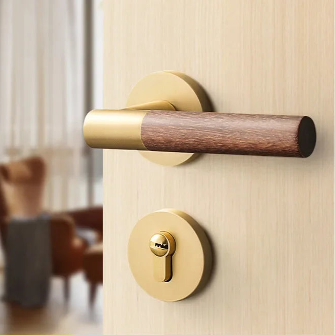 Poignée de porte en bois avec serrure – Finition dorée brillante pour intérieur élégant