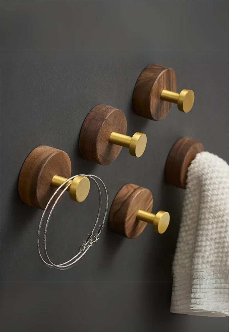 Patère Murale Design en Bois Foncé, Crochet Cylindrique Doré, 8 cm, vue 2