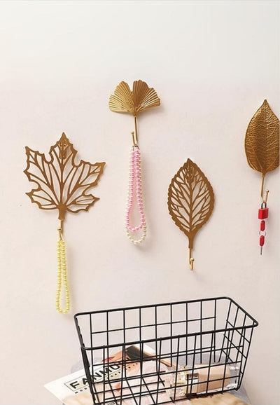 Patère Murale Feuille Dorée Ajourée en Métal, Crochet à Boule, vue 2