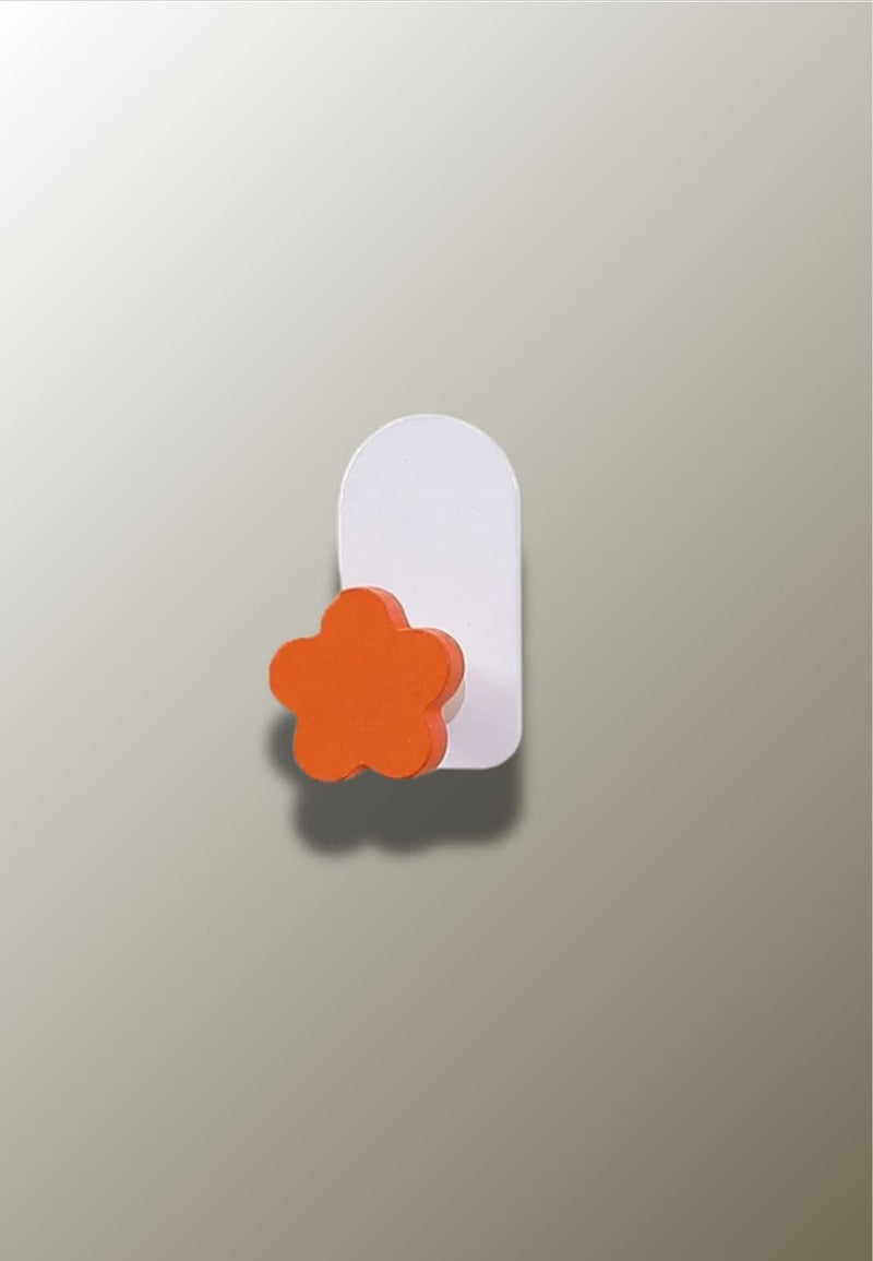 Patère Murale Enfant en Bois, Fleur Orange sur Plaque Blanche