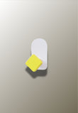 Patère Murale Enfant Losange Jaune en Bois sur Plaque Blanche
