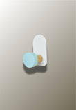 Patère Murale Enfant en Bois, Disque Bleu Ciel sur Plaque Blanche