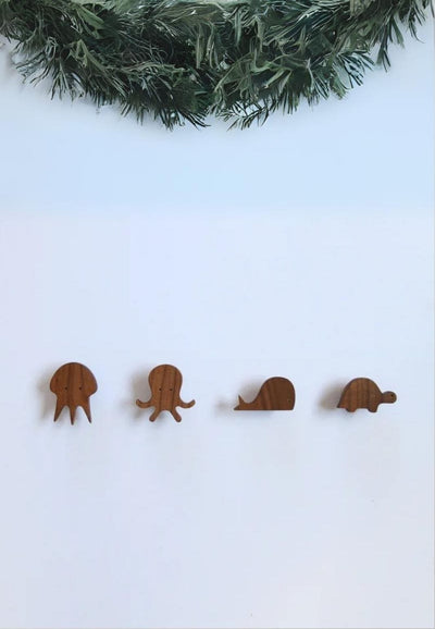 Patère Murale Lapin en Bois de Noyer pour Chambre d'Enfant, vue 2