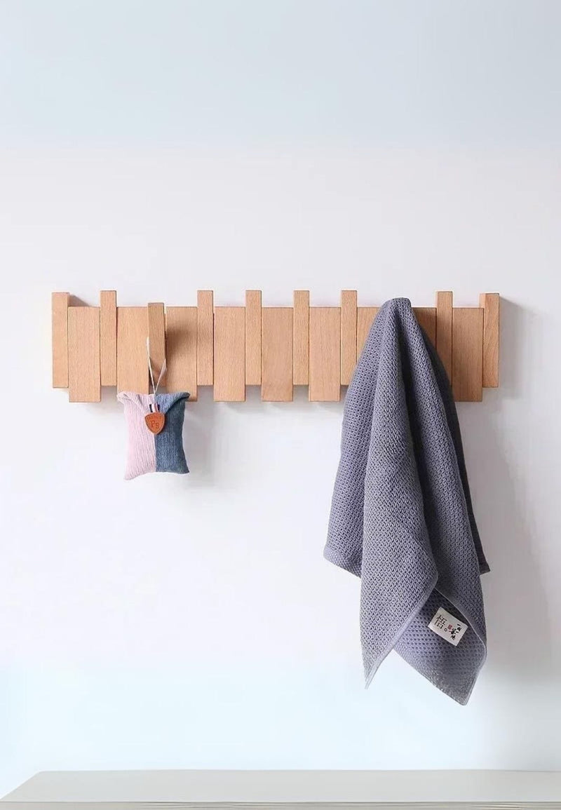 Porte-Manteau Mural Design en Bois Clair, 4 Patères Pliables, vue 2